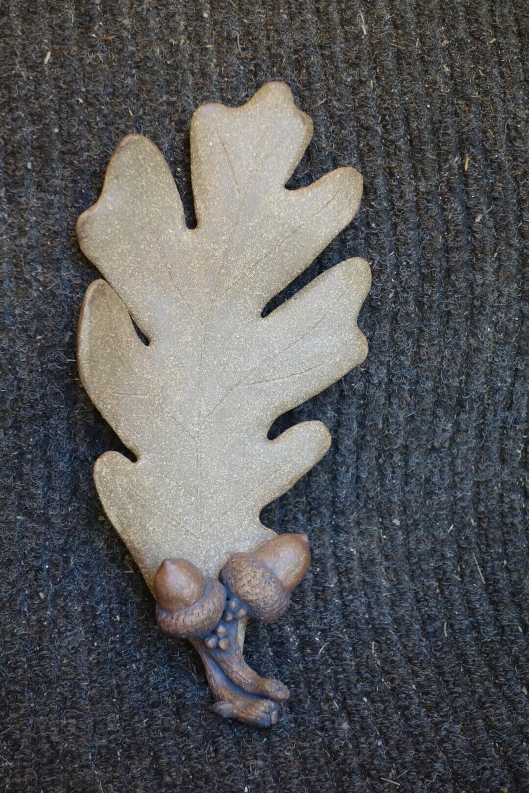 Oak leaf plus two acorns with hook