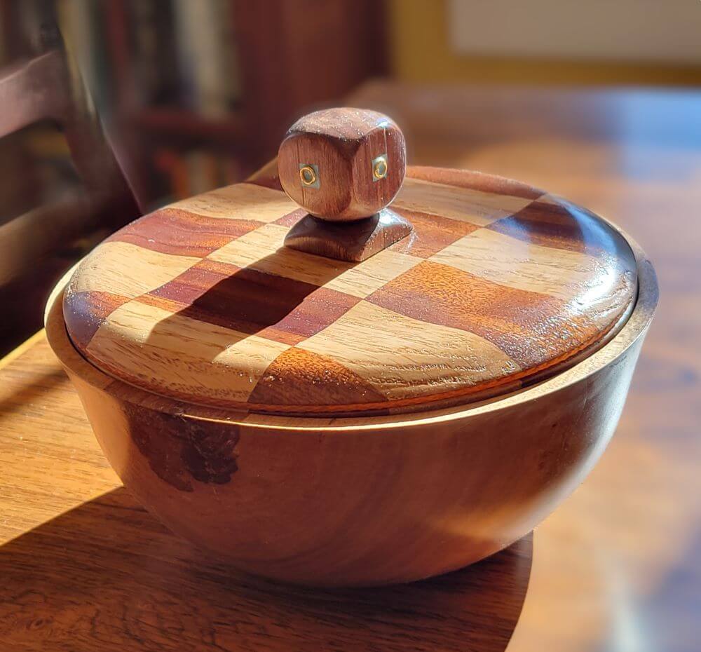 Bowl with 'checkerboard' lid