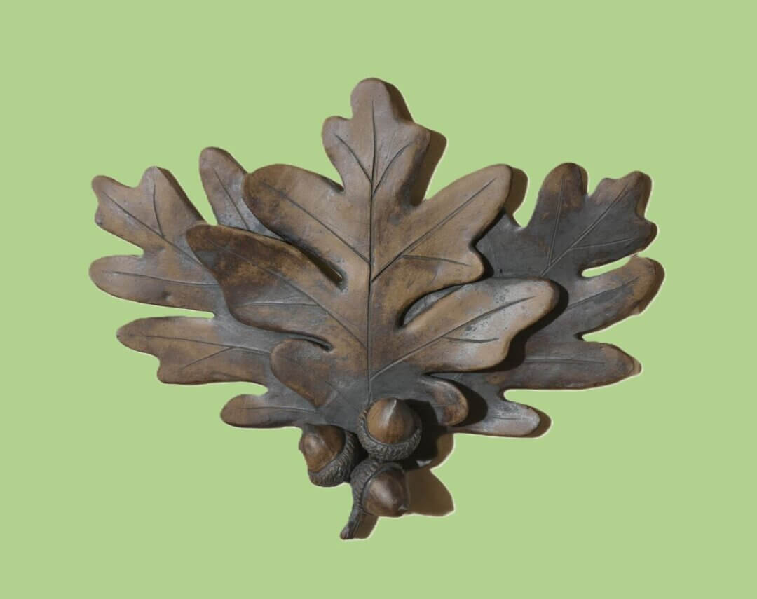 Brown oak leaf cluster